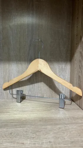 Kit de cabides infantil de madeira (ideal para quem tem lojas)