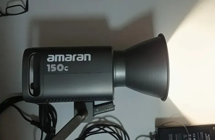Iluminador Led Amaran 150c full color 150w Cinza 127/220v - pouquissimo uso