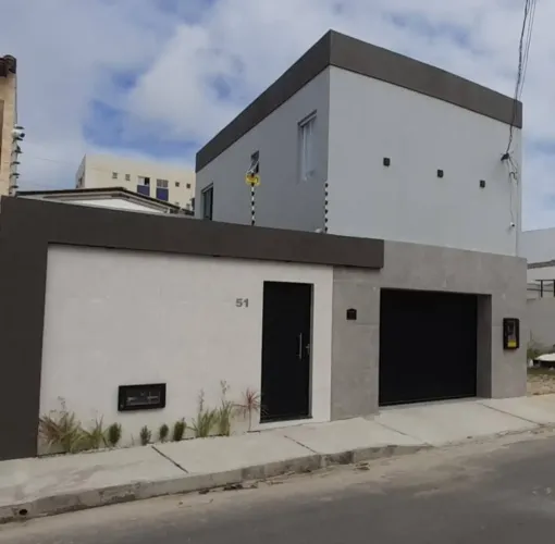 CASA EM RUA PÚBLICA - LOTEAMENTO COSTA VERDE 1