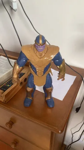 Boneco thanos 