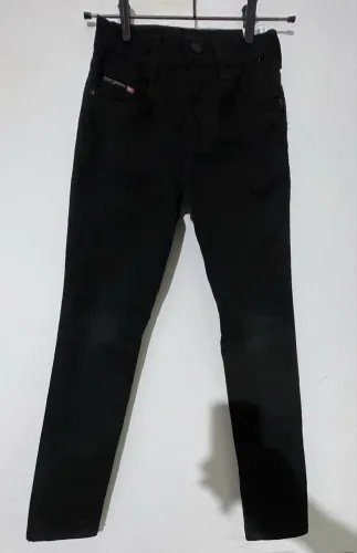 Calça Jeans skinny Brin elastano preta 8 anos