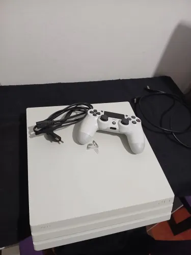 PS4 PRÓ BRANCO 1TB