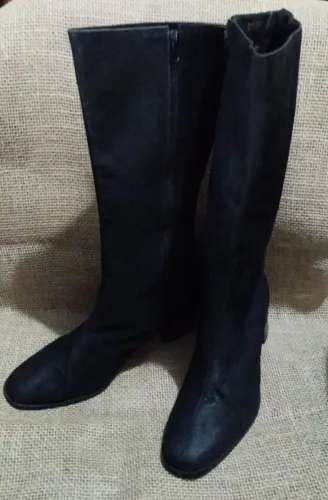 Bota de couro preta número 38