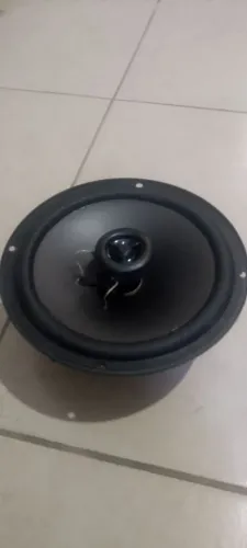 Alto falante JBL leia anuncio