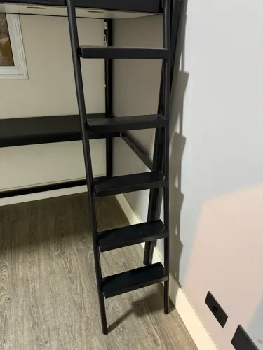 Cama aérea beliche com mesa de escritório