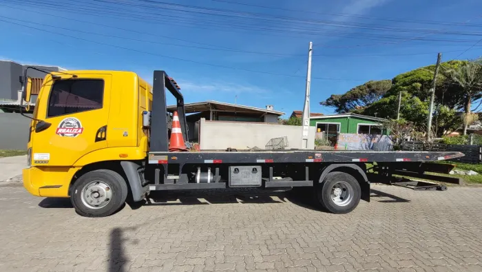 AGRALE 10000S PLATAFORMA GUINCHO