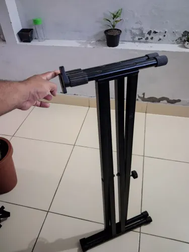 Suporte em X para Teclado Musical - Dobrável e Regulável(ótimas condições)