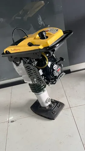 VENDO COMPACTADOR DE SOLO WACKER NEUSON BS50- 4 ORIGINAL SEMI NOVO BARATO 