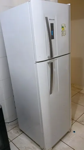 Geladeira Electrolux Frost Free, 2 portas, branca