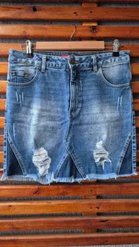 Saia jeans tam 44 marca revanche