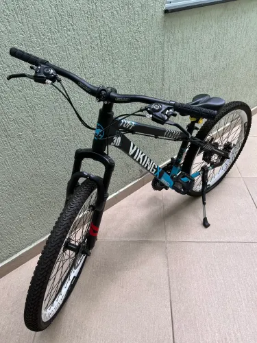 Bicicleta Aro 26 Viking Tuff X-30 com Marchas e reforçada para manobras