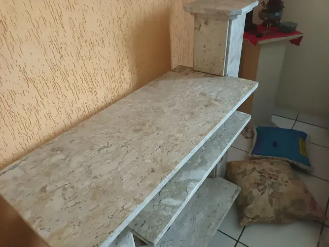 Estante de mármore