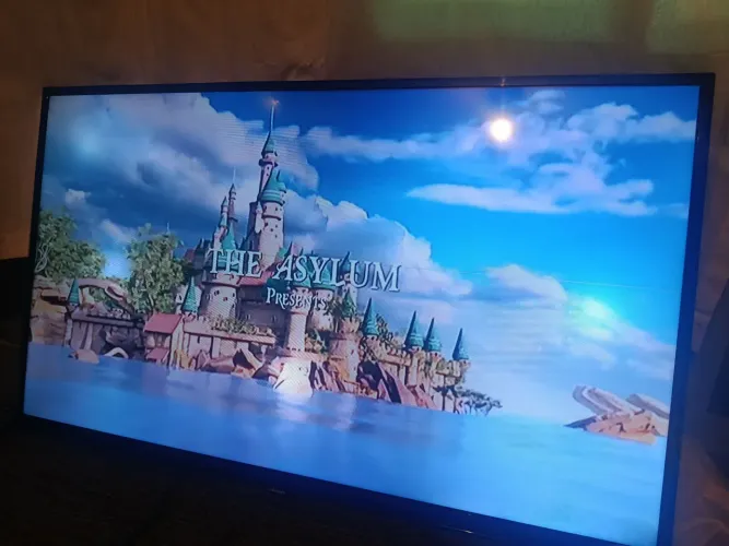 Smart TV Samsung Led40 em ótimo estado apenas com um risco na horizontal