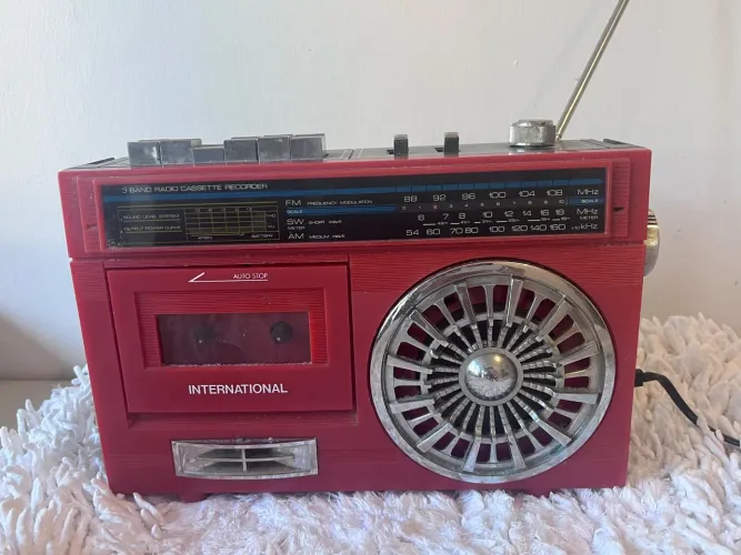 Rádio internacional antigo