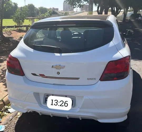 Chevrolet Onix Hatch Effect 1.4 8V Flex Power Mec. 4P 2015
