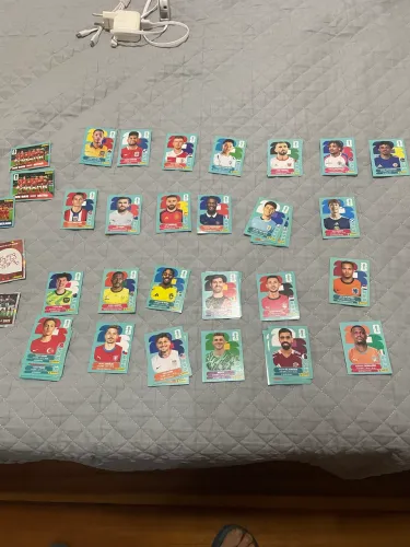 Vendo figurinhas da copa