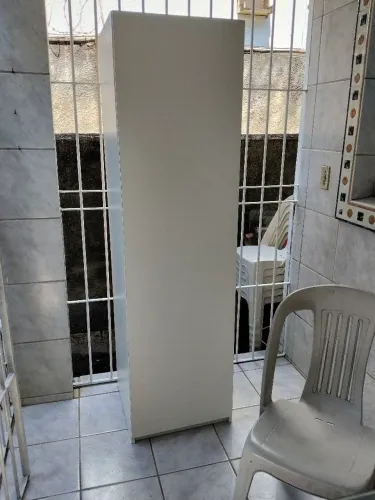 Vendo armário de Vassouras, rôdos, pás, e material de limpeza novo.