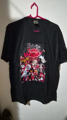 Camiseta Hellaverse (Helluva Boss + Hazbin Hotel)