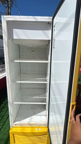 Geladeira expositora Devassa