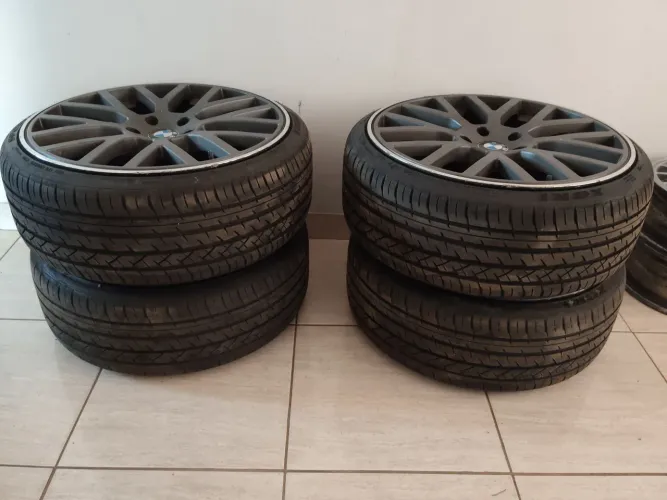 Jogo de rodas BMW Aro 20 5 furos (5x120) c/ pneus novos