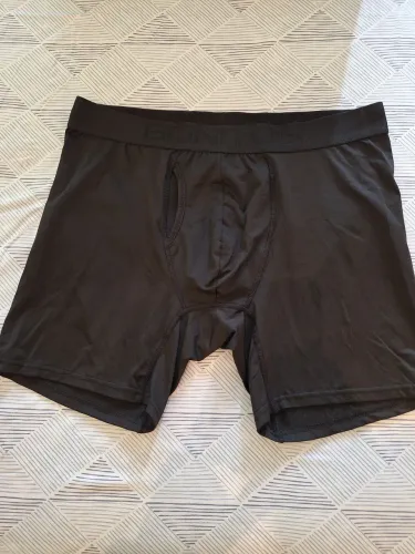 Cueca preta com abertura