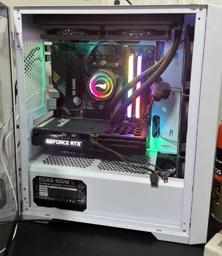 Dois PC e um NOTEBOOK