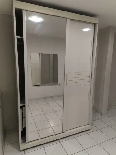Guarda roupa branco