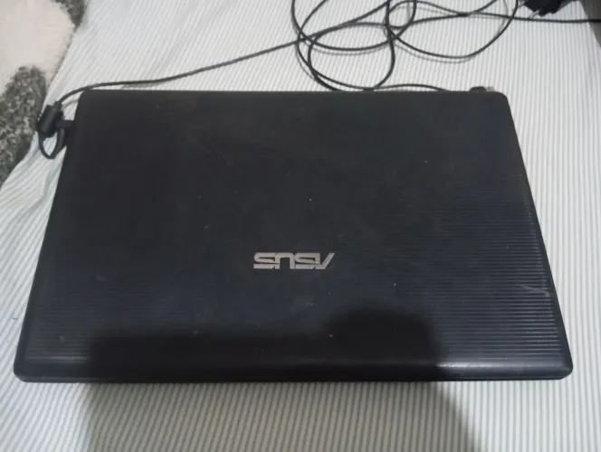 Notebook Asus x55u séries com carregador original + teclado incluso (teclas com defeito)