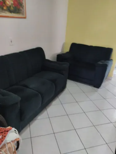 Sofá dois e três lugares em perfeito estado de uso.