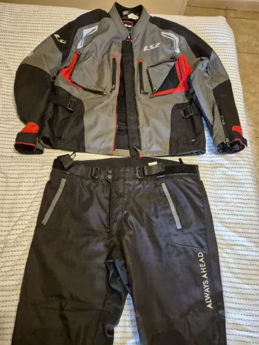 Jaqueta e calça LS2 pra moto