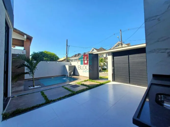 Vargem Pequena | Casa de Condomínio 4 quartos, sendo 4 suites