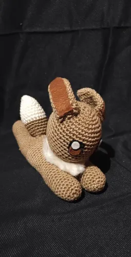 Amigurumi Eevee Pokémon - Peça Artesanal Grande (Aprox. 28 cm)