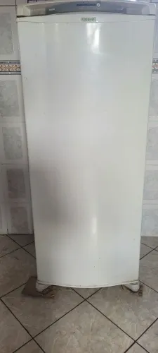 Vendo esse refrigerador em perfeito estado,motivo viagem ,está funcionando,
