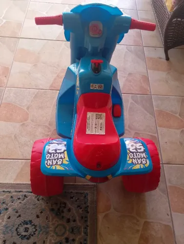 Moto elétrica infantil