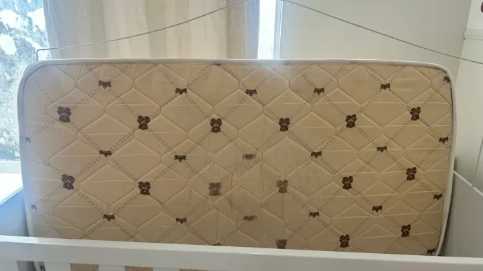 Berço e colchão 