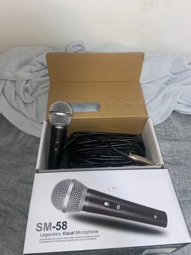Microfone Dinâmico (de mão)