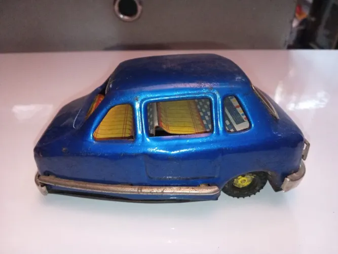 Carrinho de lata