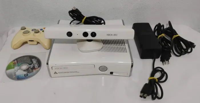 Xbox 360 Slim branco com Kinect