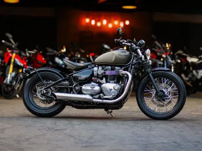 TRIUMPH BONNEVILLE BOBBER 1200cc 1200 cc 