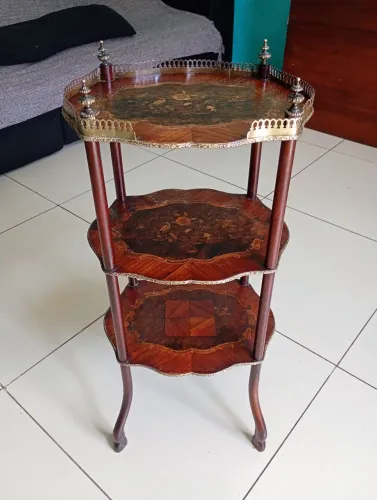 Antiga mesa coluna de 3 andares / étarège em madeira estilo Luis XV 