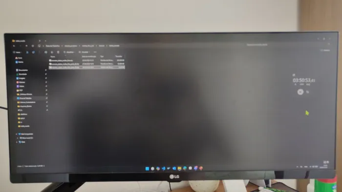 APENAS MONITOR + CABO HDMI** **Sem suporte e sem base**