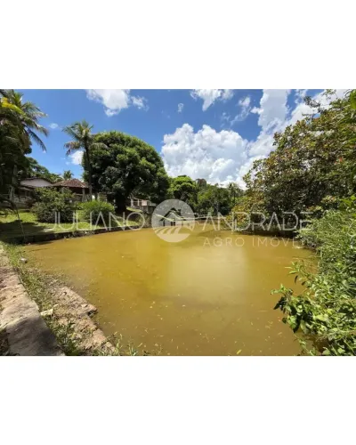 SÍTIO COM PISCINA, LAGO, CAMPO DE FUTEBOL E 12.000m² EM AGRO BRASIL/RJ