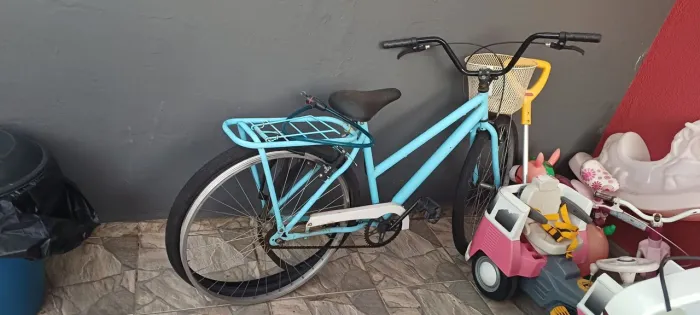 Bicicleta azul de passeio
