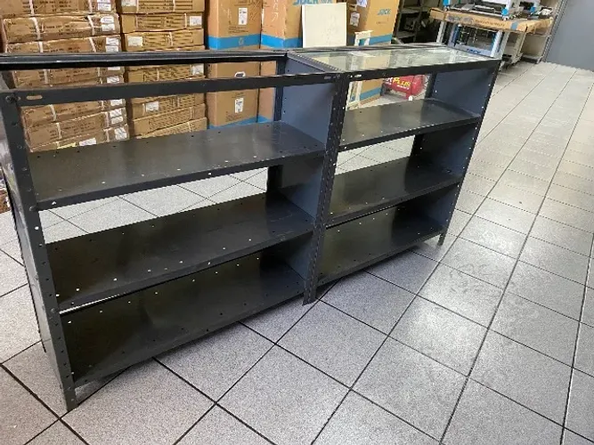 Balcão em aço com vidro 