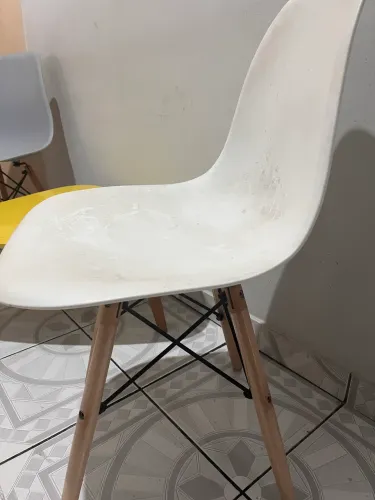 2 Cadeiras EAMS cinza e creme
