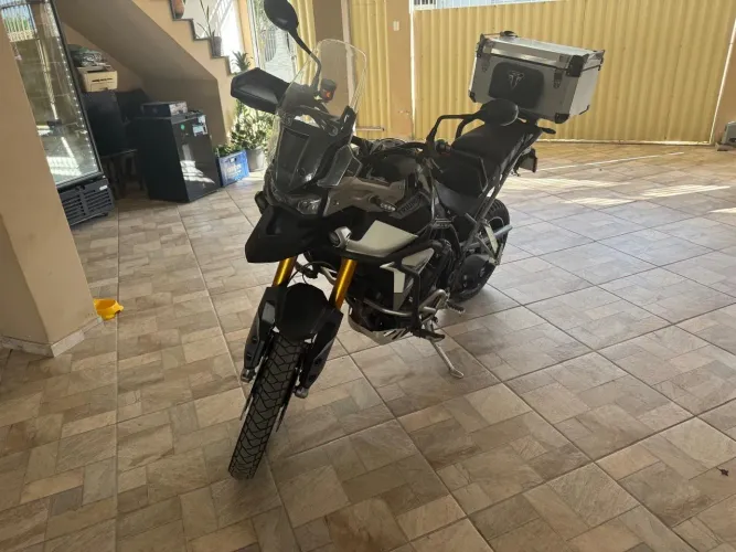 Moto tiger Rally PRO 900 da triumph