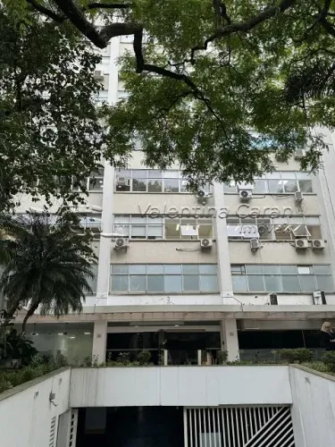 Conjunto Comercial próximo Metro Trianon