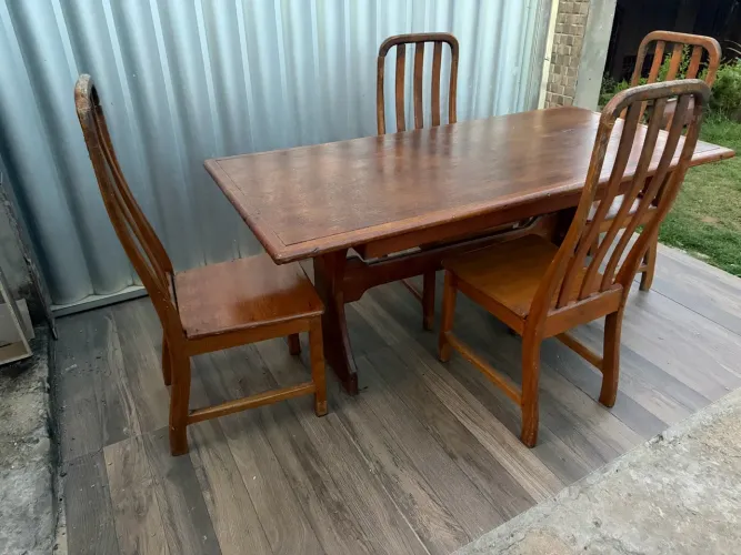 Conjunto de Mesa de madeira
