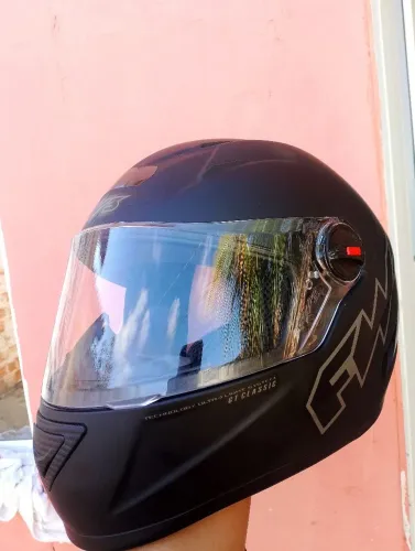 Vendo capacete Fw3