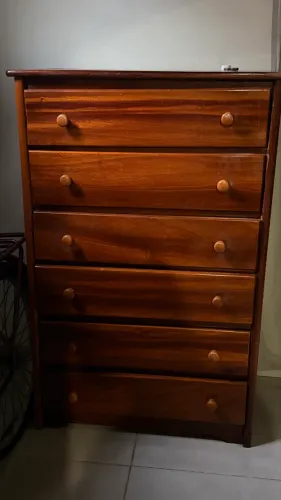 Vende-se cômoda de madeira